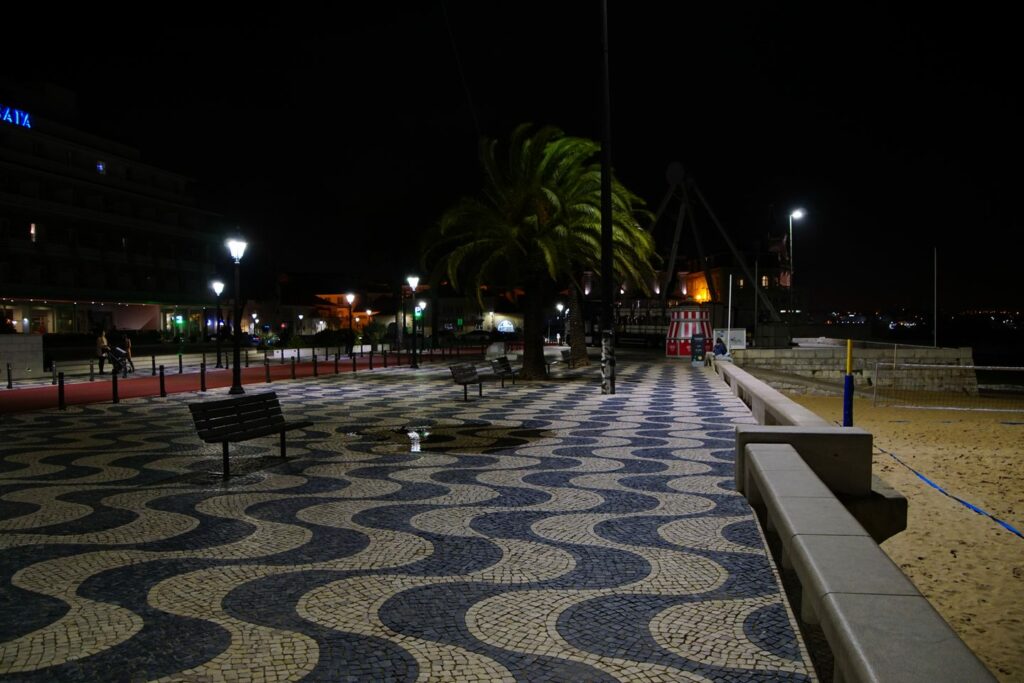 Strandpromenade bei Nacht