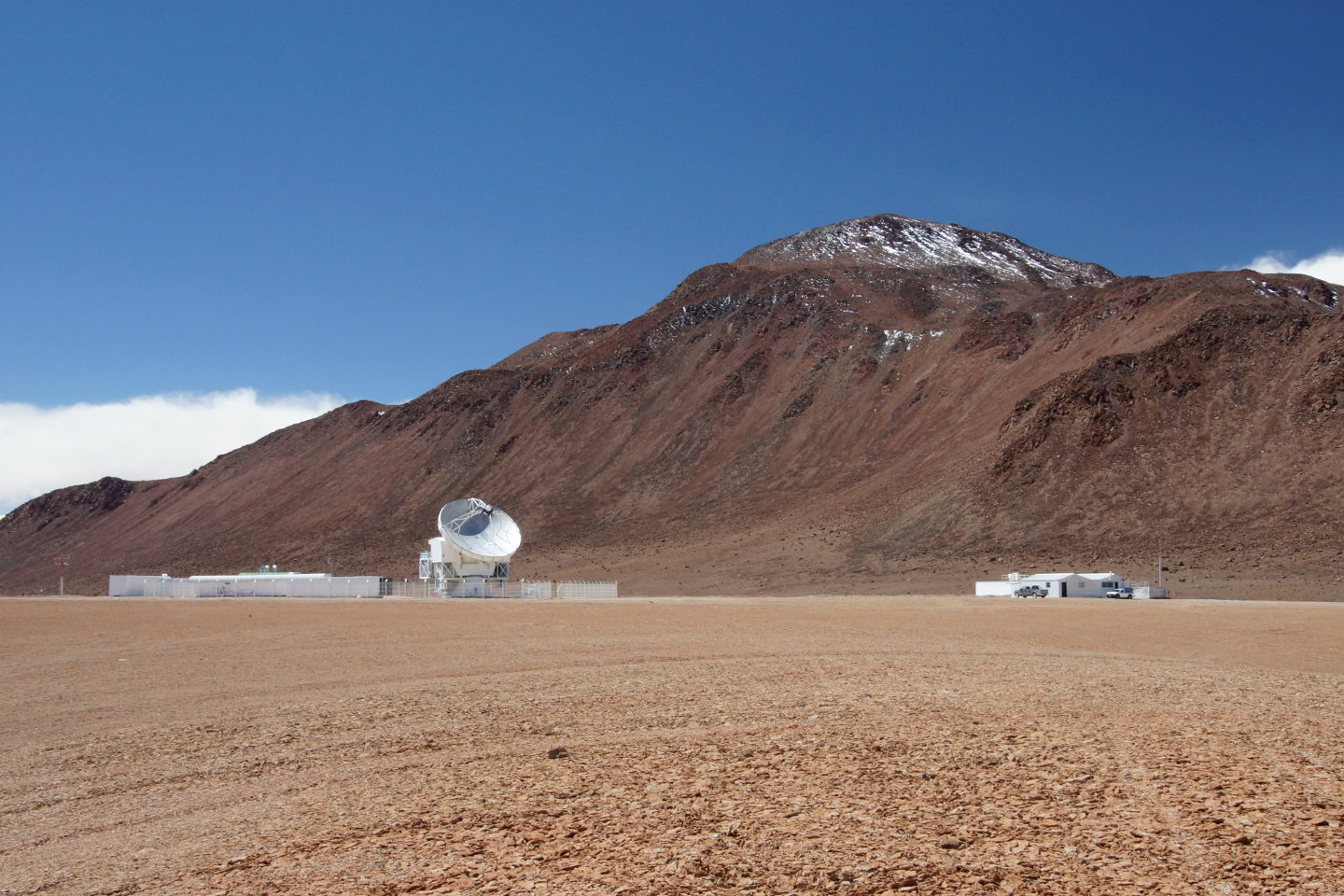 APEX Teleskop mit Cerro Chajnantor